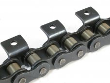Cadena con aditamento